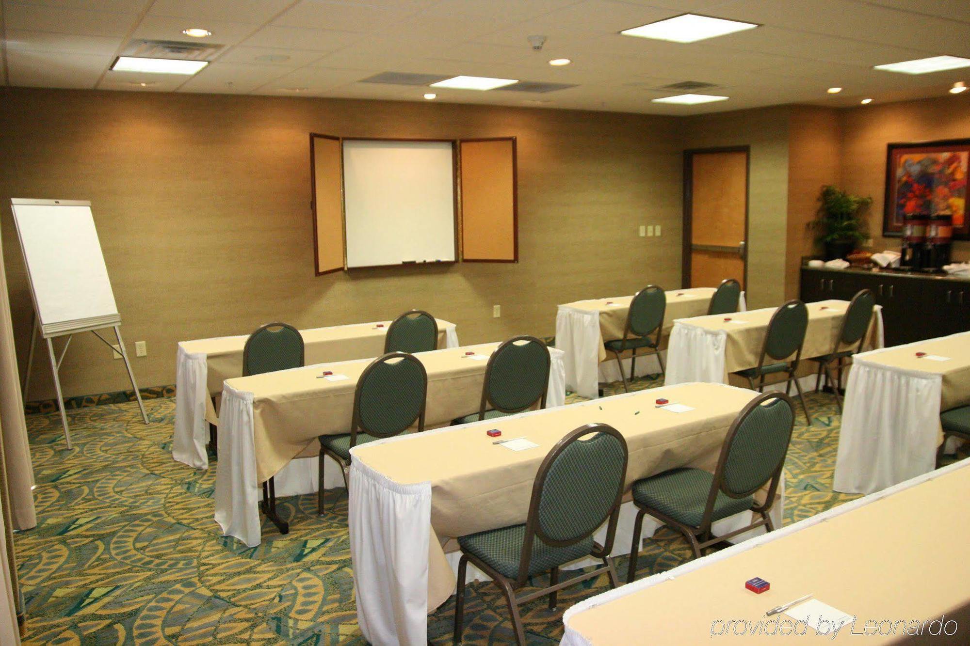 Hampton Inn & Suites Birmingham Airport Area Irondale Удобства фото